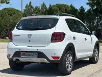 Usado Dacia Sandero Stepway 90 CV (66 kW) 2017 Blanco Berlina