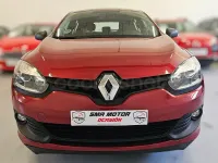Usado Renault Mégane Life 95 CV (69 kW) 2014 Rojo Berlina