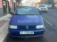 Usado VW Polo 60 CV (44 kW) 1995 Azul Berlina