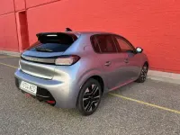 Usado Peugeot 208 Allure 110 CV (80 kW) 2025 Gris Utilitario