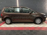 Usado VW Touran Advance 105 CV (77 kW) 2014 Marrón Monovolumen