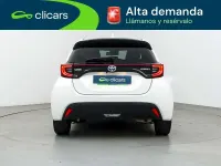 Usado Toyota Yaris Hybrid Style 75 CV (55 kW) 2021 Blanco Berlina