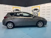 Usado Toyota Auris Active 116 CV (85 kW) 2017 Gris / plata Berlina