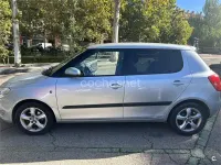 Usado Skoda Fabia 90 CV (66 kW) 2012 Gris / plata Berlina