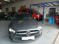 Usado Mercedes A180 116 CV (85 kW) 2019 Gris / plata Berlina