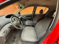 Usado Toyota Yaris T3 87 CV (63 kW) 2003 Rojo Berlina