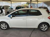 Käytetty Toyota Auris Hybrid Active 136 HP (100 kW) 2011 Valkoinen Sedan