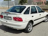 Usado Ford Escort Ghia 90 CV (66 kW) 1997 Blanco Berlina