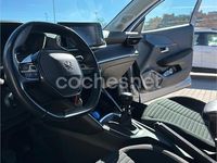 Usado Peugeot 208 Active 100 CV (73 kW) 2020 Gris / plata Utilitario