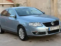 Usado VW Passat Highline 140 CV (102 kW) 2007 Gris / plata Berlina