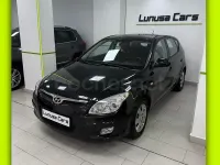 Usado Hyundai i30 Comfort 109 CV (80 kW) 2008 Negro Berlina