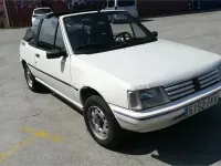 Usado Peugeot 205 75 CV (55 kW) 1989 Blanco Descapotable