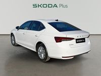 Usado Skoda Octavia Selection 116 CV (85 kW) 2025 Blanco