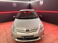 Usado Toyota Auris Eco 90 CV (66 kW) 2012 Gris / plata Berlina