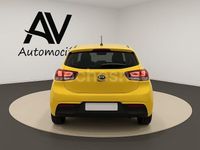 Usado Kia Rio 84 CV (61 kW) 2021 Amarillo Berlina