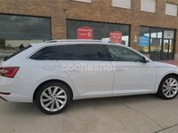 Usado Skoda Superb Style 150 CV (110 kW) 2016 Blanco Familiar