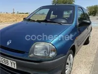 Usado Renault Clio 60 CV (44 kW) 2000 Azul Berlina