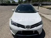 Usado Toyota Auris Active 90 CV (66 kW) 2013 Blanco Berlina