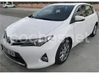 Usado Toyota Auris Active 90 CV (66 kW) 2015 Blanco Berlina