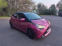 Usado Toyota Aygo X-cite 69 CV (50 kW) 2018 Violeta / lila Utilitario