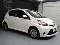 Usado Toyota Aygo Live 68 CV (50 kW) 2012 Blanco Utilitario