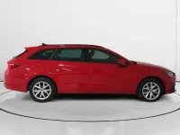 Usado Seat Leon ST Style 116 CV (85 kW) 2022 Rojo Familiar