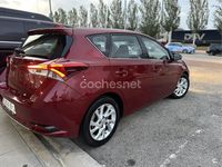 Usado Toyota Auris Active 90 CV (66 kW) 2017 Rojo Berlina