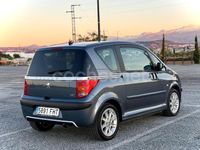 Usado Peugeot 1007 70 CV (51 kW) 2007 Gris / plata Monovolumen