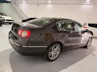 Usado VW Passat Highline 170 CV (125 kW) 2007 Negro Berlina