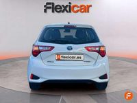 Usado Toyota Yaris Hybrid Active 99 CV (72 kW) 2020 Blanco Utilitario