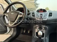 Usado Ford Fiesta Trend 96 CV (70 kW) 2010 Blanco Berlina