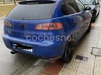 Usado Seat Ibiza 100 CV (73 kW) 2004 Azul Berlina
