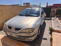 Usado Renault Mégane 90 CV (66 kW) 2000 Gris / plata Berlina