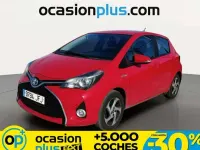 Usado Toyota Yaris Hybrid Active 99 CV (72 kW) 2015 Rojo Utilitario