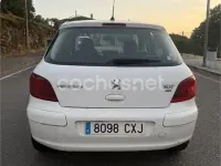 Usado Peugeot 307 90 CV (66 kW) 2004 Blanco Berlina