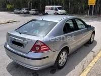 Usado Ford Mondeo Ghia 130 CV (95 kW) 2005 Gris / plata Familiar