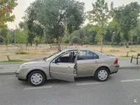 Usado Ford Mondeo Trend 125 CV (91 kW) 2003 Gris / plata Berlina