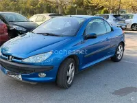 Usado Peugeot 206 110 CV (80 kW) 2002 Azul Descapotable