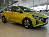 Usado Hyundai i20 100 CV (73 kW) 2024 Verde Utilitario