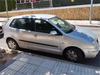 Usado VW Polo Trendline 75 CV (55 kW) 2002 Gris / plata Berlina