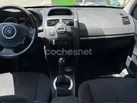 Usado Renault Mégane Dynamique 115 CV (84 kW) 2006 Beige Berlina