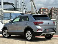 Usado VW T-Roc Life 150 CV (110 kW) 2023 Gris / plata SUV