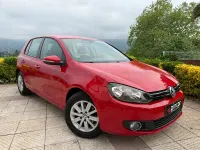Usado VW Golf VI 105 CV (77 kW) 2010 Rojo Utilitario