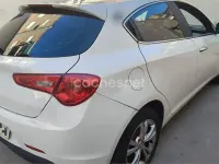 Usado Alfa Romeo Giulietta Distinctive 105 CV (77 kW) 2011 Blanco Utilitario