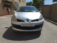 Usado Renault Clio II 75 CV (55 kW) 2007 Gris / plata Berlina
