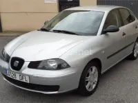 Usado Seat Ibiza 100 CV (73 kW) 2005 Gris / plata Utilitario