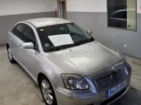 Usado Toyota Avensis Sol 116 CV (85 kW) 2005 Beige Berlina