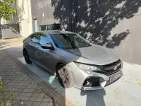 Usado Honda Civic Executive 129 CV (94 kW) 2018 Gris / plata Berlina