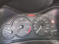 Usado Peugeot 206 70 CV (51 kW) 1998 Gris / plata Berlina