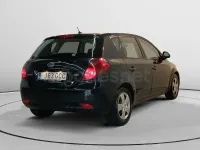 Usado Kia Ceed 90 CV (66 kW) 2008 Negro Utilitario